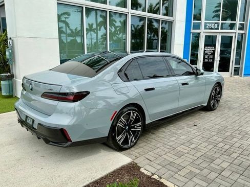 Used 2023 BMW i7 xDrive60 AWD/4WD image 6