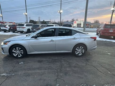 Used 2024 Nissan Altima 2.5 S image 6