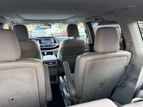 Used 2015 Toyota Highlander Limited Platinum AWD/4WD image 14