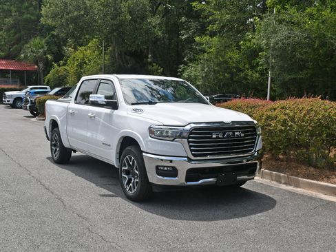 Used 2025 RAM 1500 Laramie AWD/4WD image 7