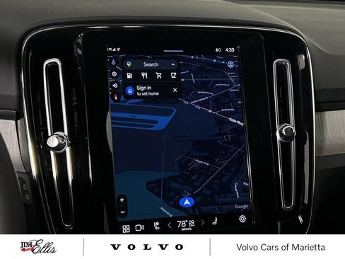 Used 2025 Volvo XC40 B5 Plus image 18