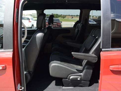 Used 2015 Dodge Grand Caravan SXT image 23