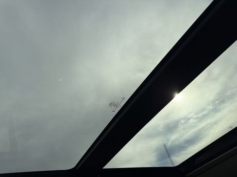 Used 2023 Ford Explorer Platinum w/ Technology Package image 30