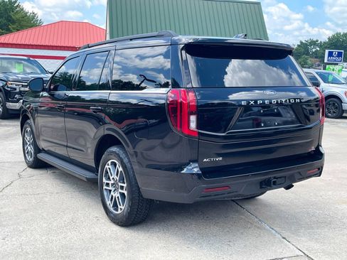 Used 2025 Ford Expedition Active AWD/4WD image 5
