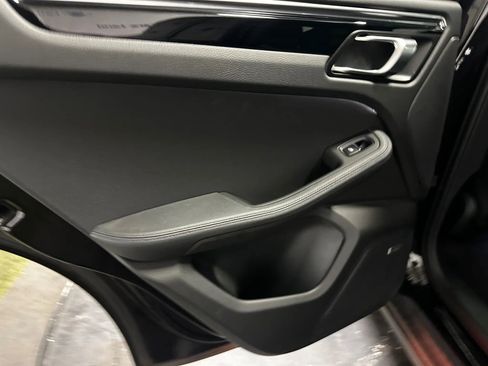 Used 2023 Porsche Macan S w/ Premium Package Plus image 17