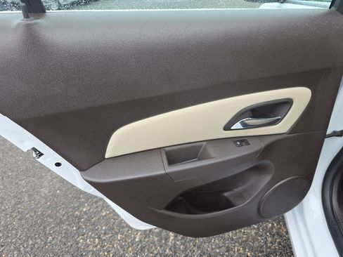 Certified 2014 Chevrolet Cruze Diesel w/ Enhanced Safety Package image 25