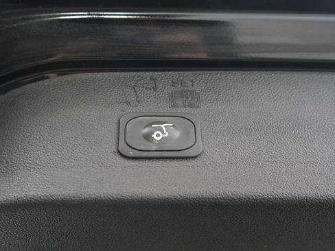 Used 2017 Ford Escape SE w/ Equipment Group 201A AWD/4WD image 11
