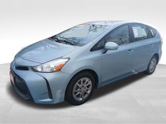 Used 2017 Toyota Prius V Two video 3