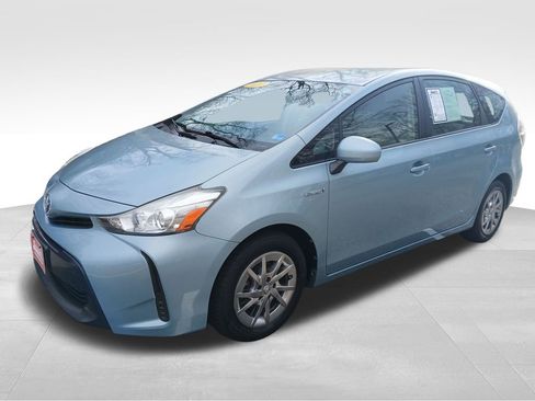 Used 2017 Toyota Prius V Two image 3