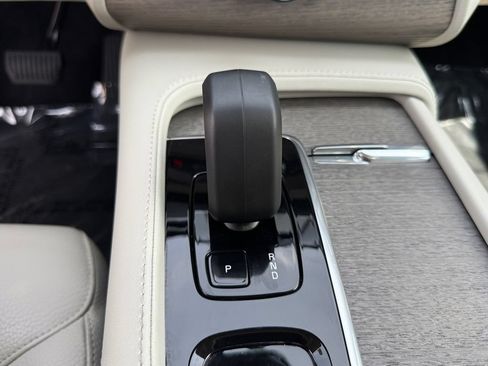 Used 2023 Volvo XC90 B6 Plus w/ Protection Package Premier AWD/4WD image 19