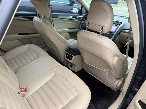 Used 2013 Ford Fusion SE FWD image 4