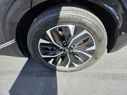 Used 2022 Kia EV6 Wind w/ Wind Technology Package AWD/4WD image 9