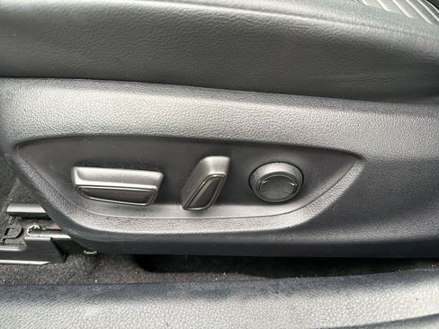 Used 2022 Toyota Camry SE image 11