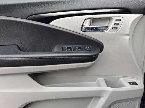 Certified 2020 Honda Pilot Touring image 11