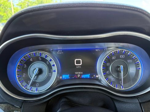 Used 2016 Chrysler 300 C RWD image 22