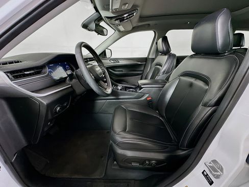 Used 2023 Jeep Grand Cherokee L Limited image 13