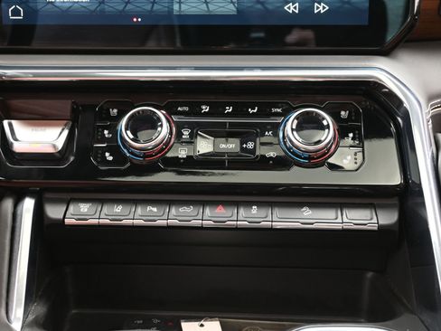 Used 2024 GMC Sierra 2500 Denali Ultimate image 38