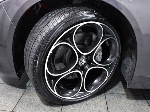 Used 2024 Alfa Romeo Giulia Ti AWD/4WD image 7