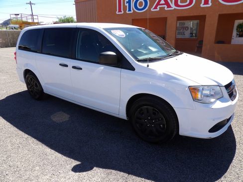 Used 2019 Dodge Grand Caravan SE FWD image 2