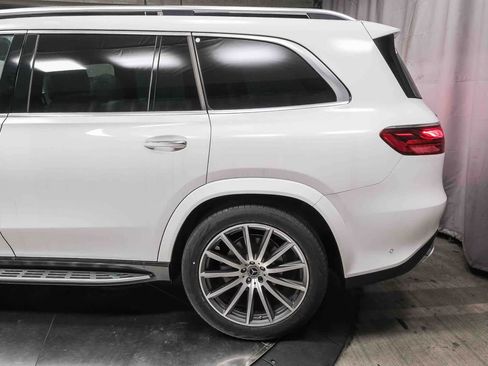 New 2026 Mercedes-Benz GLS 580 4MATIC image 8