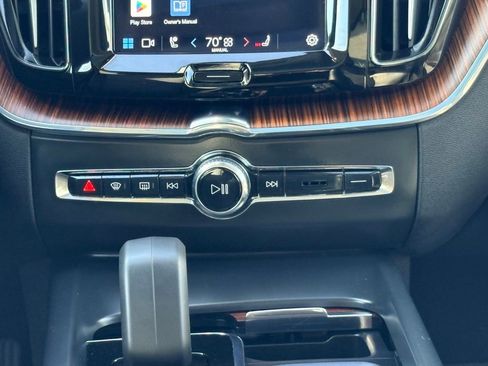 Used 2024 Volvo XC60 B5 Plus image 18