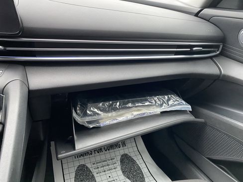 Used 2024 Hyundai Elantra SEL image 29