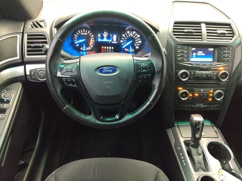 Used 2017 Ford Explorer XLT FWD image 22