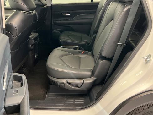 Used 2025 Toyota Grand Highlander AWD image 22