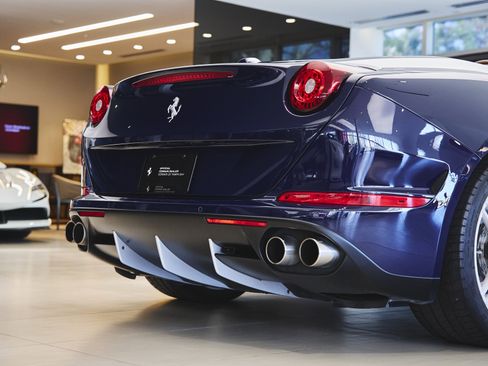 Used 2016 Ferrari California T image 50