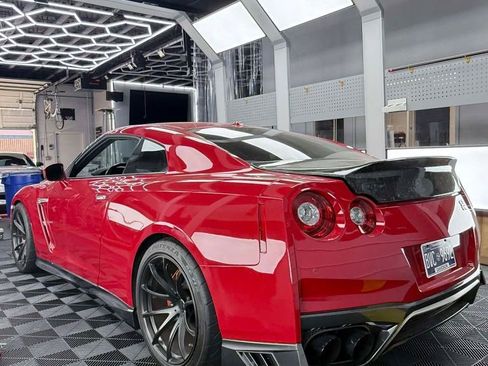 Used 2018 Nissan GT-R Premium image 3