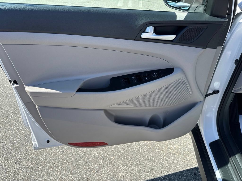 Used 2019 Hyundai Tucson SE w/ Cargo Package AWD/4WD image 16