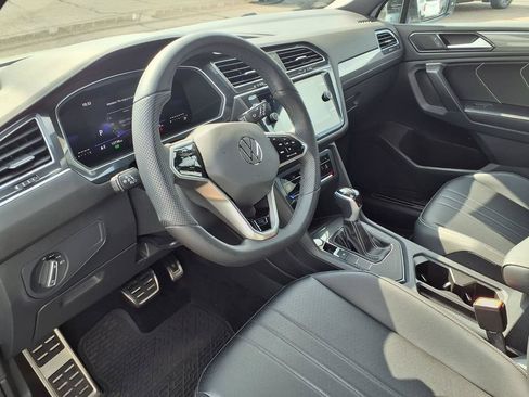 Used 2024 Volkswagen Tiguan SE R-Line w/ MDO Package, Three-Row FWD image 17