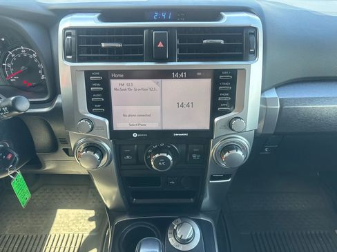 Used 2020 Toyota 4Runner SR5 AWD/4WD image 12