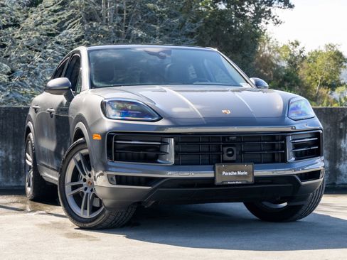 Certified 2025 Porsche Cayenne Coupe image 6