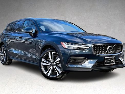 Certified 2026 Volvo V60 B5 Cross Country Plus w/ Protection Package Premier image 3
