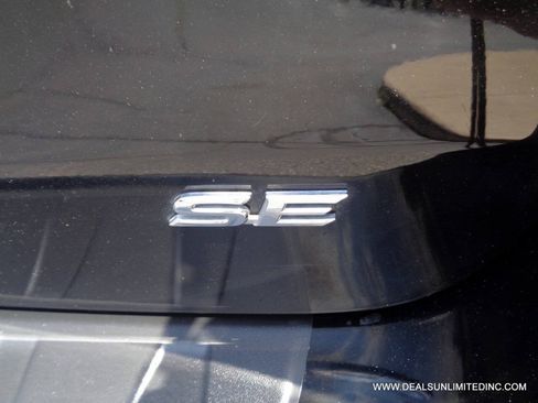 Used 2013 Toyota Sienna SE FWD image 5