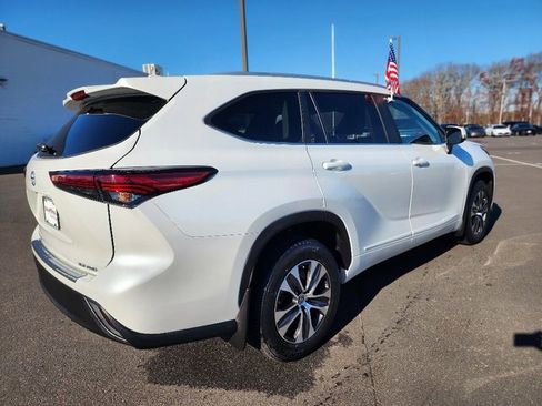 Used 2023 Toyota Highlander XLE image 7