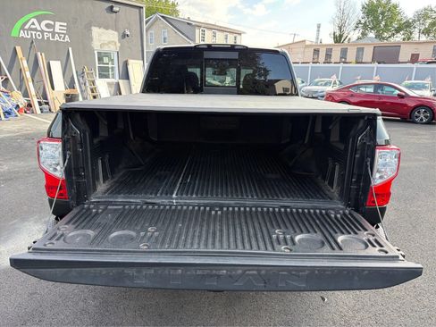 Used 2019 Nissan Titan SV w/ SV Convenience Package AWD/4WD image 11