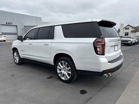 Used 2022 Chevrolet Suburban High Country image 2