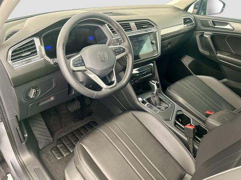 Used 2024 Volkswagen Tiguan SE FWD image 9