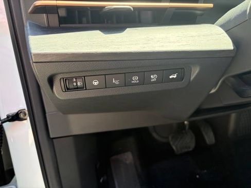Used 2023 Nissan Ariya FWD image 16