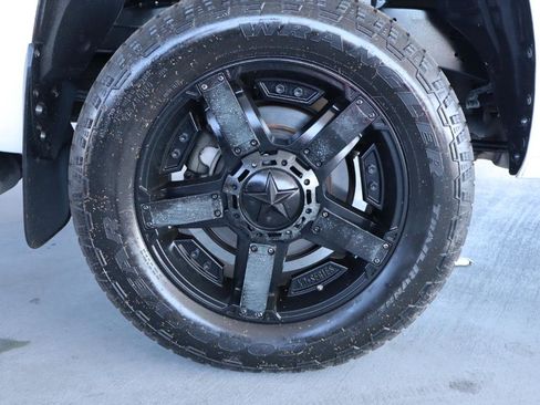 Used 2017 Toyota Tundra SR5 w/ SR5 Upgrade Package AWD/4WD image 46