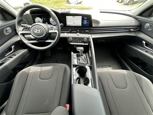 Used 2024 Hyundai Elantra SEL w/ Convenience Package image 24