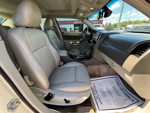 Used 2007 Chrysler 300 Touring L w/ Luxury Group AWD/4WD image 10