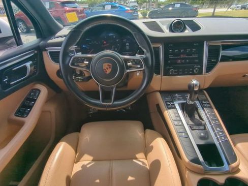 Used 2018 Porsche Macan AWD/4WD image 17