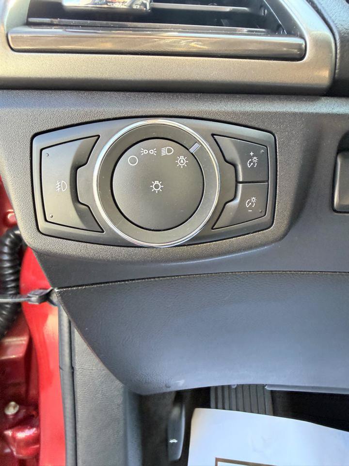 Used 2017 Ford Fusion SE w/ Fusion SE Technology Package FWD image 21