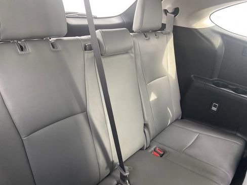 Used 2022 Toyota Highlander XLE image 9