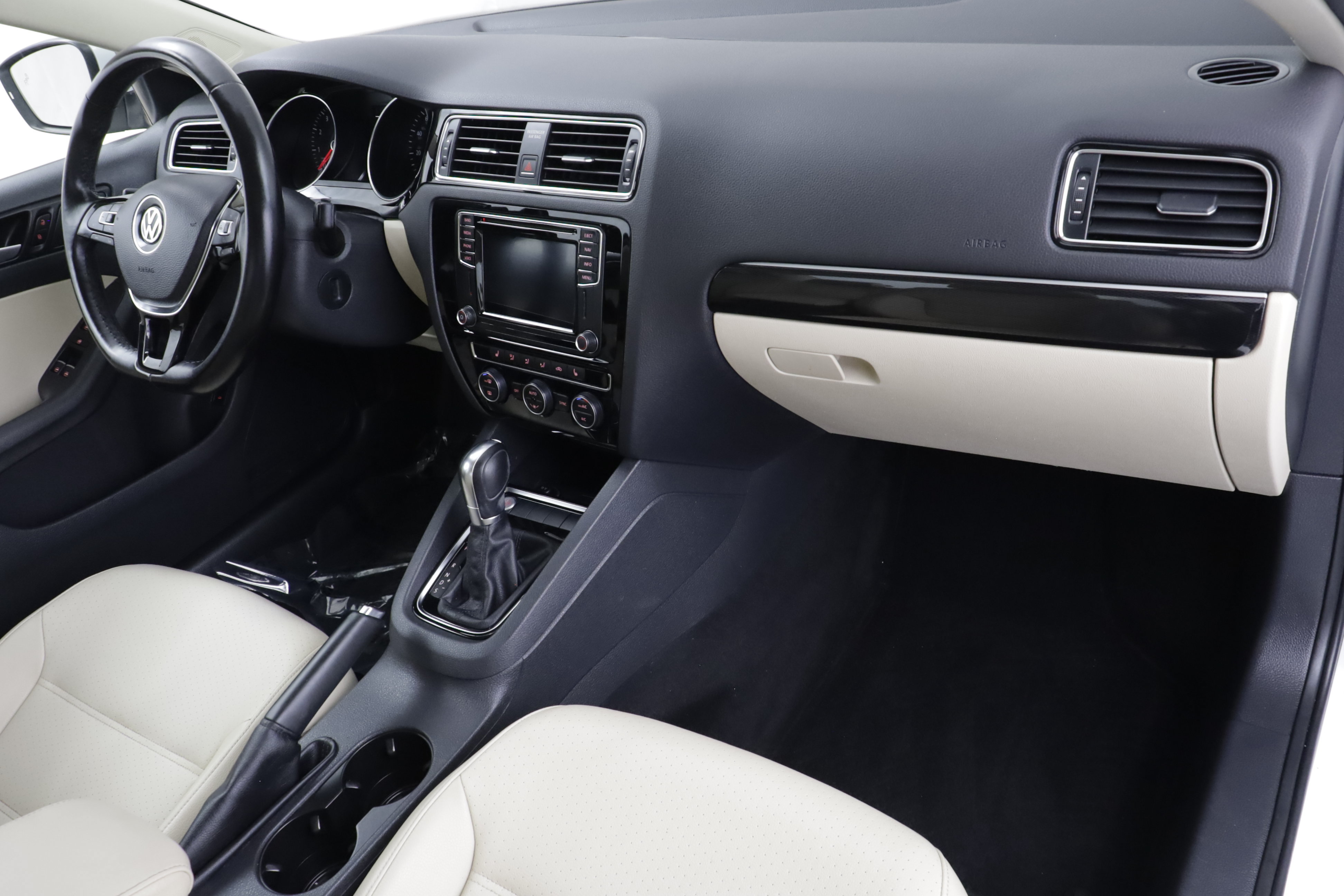 Used 2017 Volkswagen Jetta SEL FWD image 25