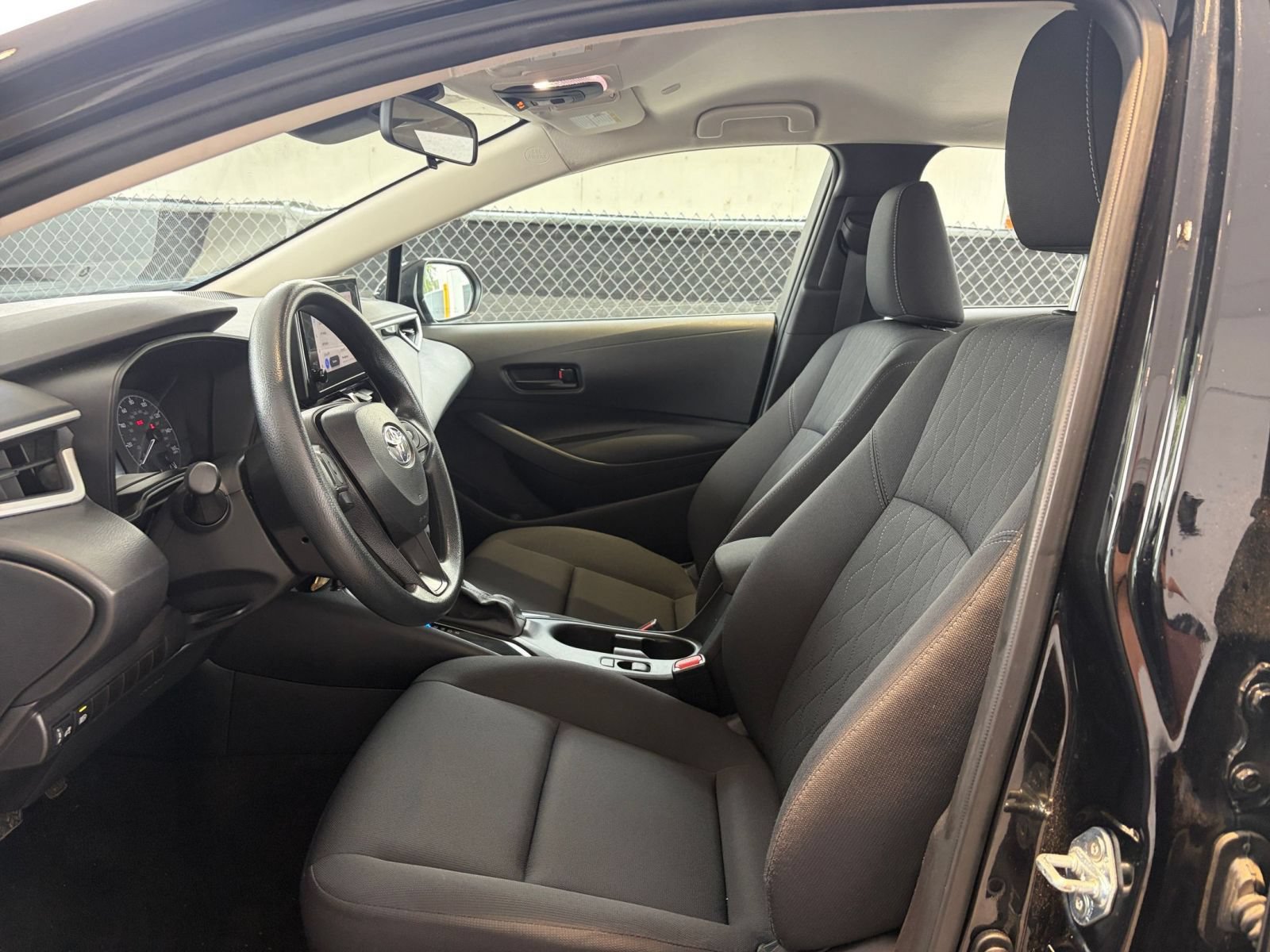 Used 2025 Toyota Corolla LE FWD image 27