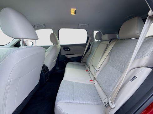 Used 2023 Nissan Rogue SV image 23